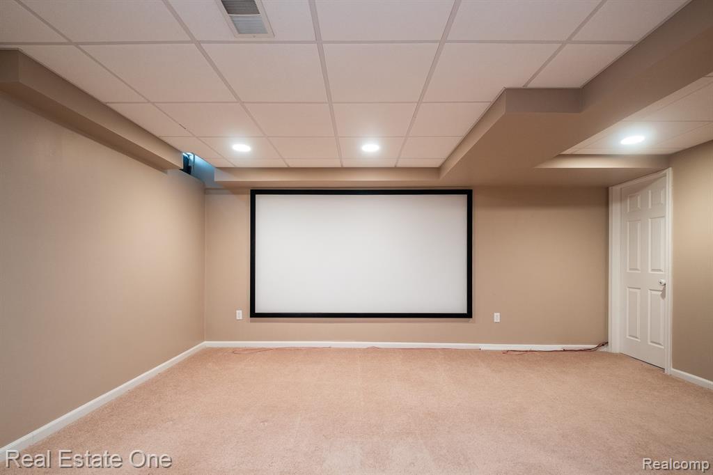 1092 CHESTNUT Lane, South Lyon, MI 48178 — Photo 49
