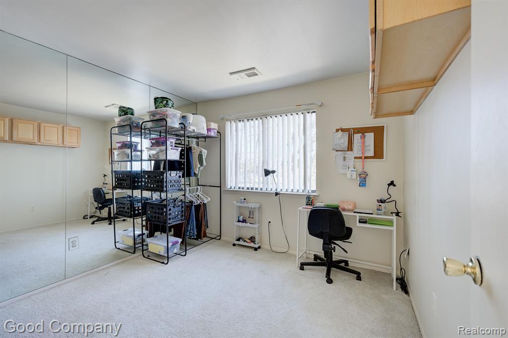 27260 EVERGREEN Road, Lathrup Village, MI 48076 — Photo 21