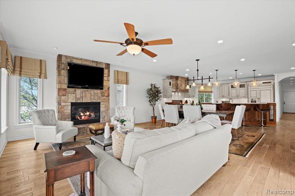 8393 BOULDER SHORES Drive, South Lyon, MI 48178 — Photo 12