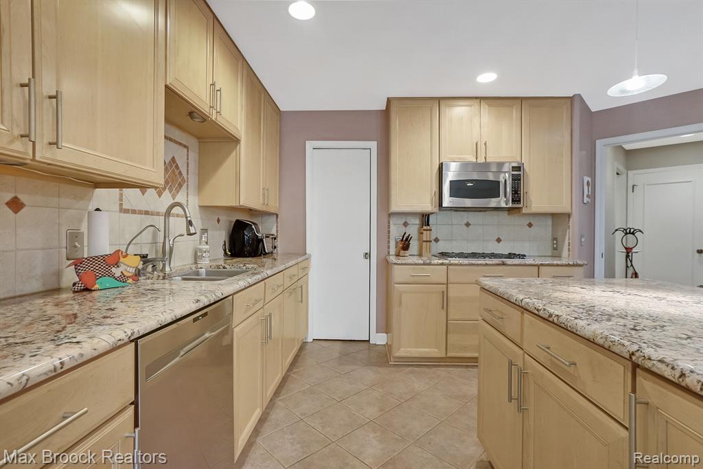 4358 YALE CT, Bloomfield Hills, MI 48302 — Photo 7