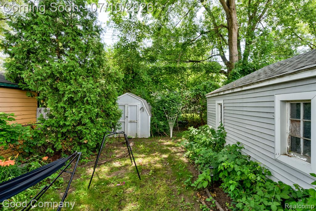 520 E Hudson Avenue, Madison Heights, MI 48071 — Photo 25