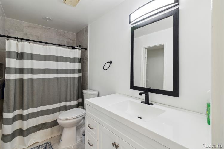 5242 Cedarhurst Drive, West Bloomfield, MI — Photo 13