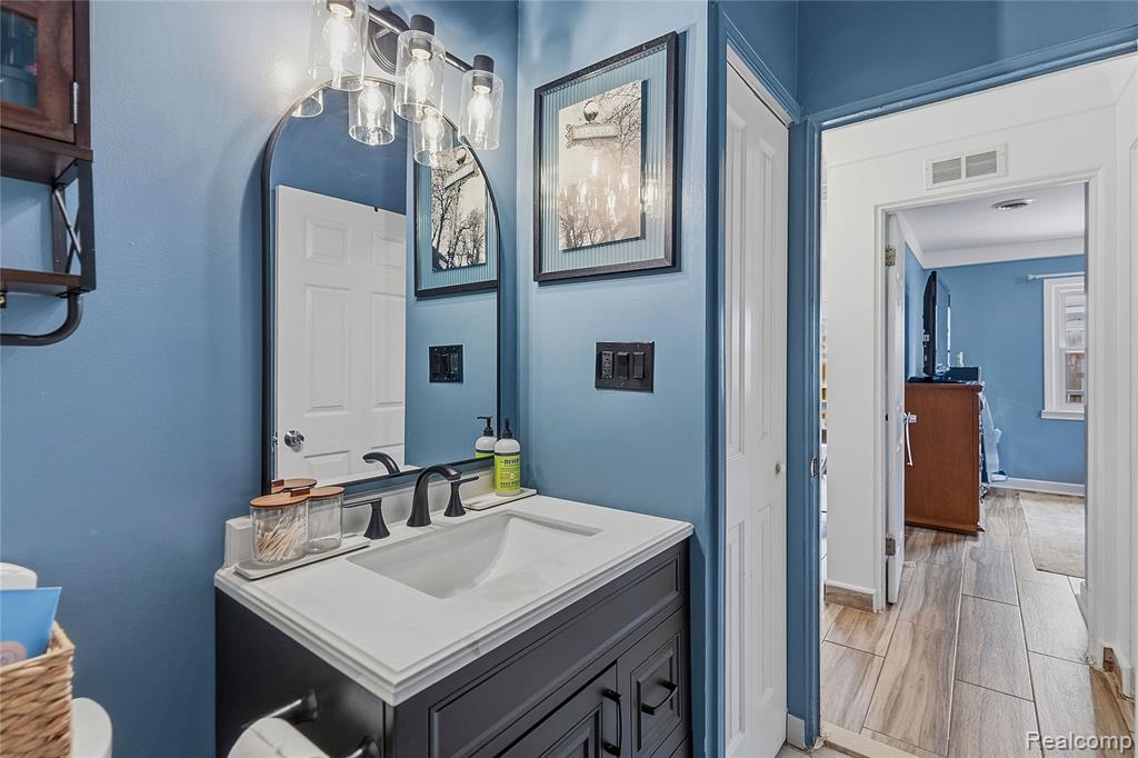7466 Fenton Street, Dearborn Heights, MI 48127 — Photo 17