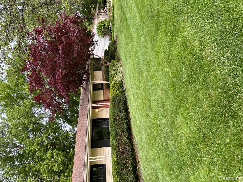 7089 Merrybrook, West Bloomfield, MI — front exterior