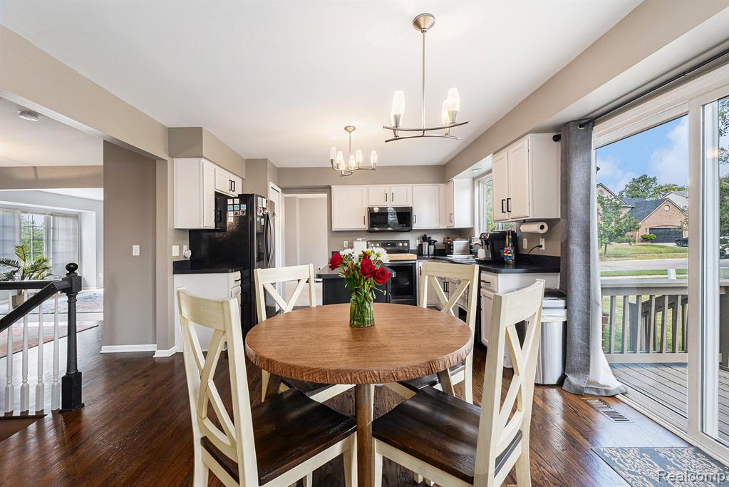 6020 Majestic Oaks Drive, Commerce Twp, MI 48382 — Photo 12