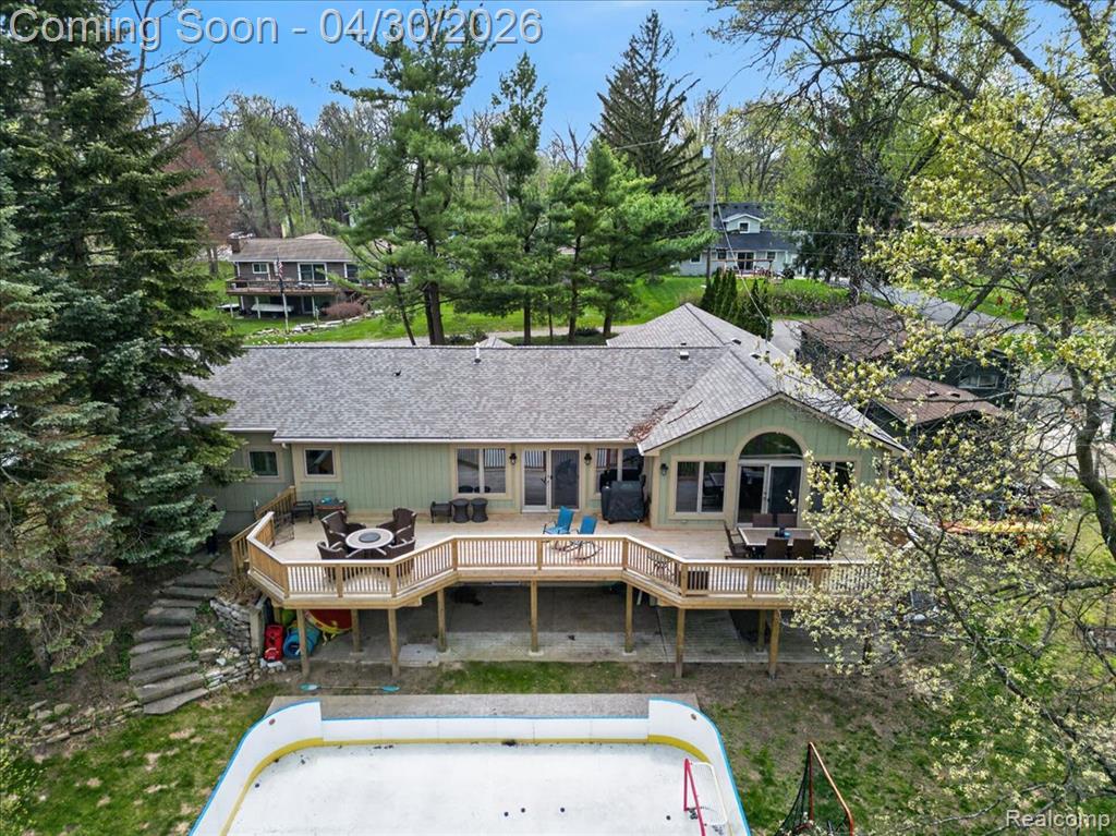 3945 N Vanstone Drive, Commerce Twp, MI 48382 — Photo 2