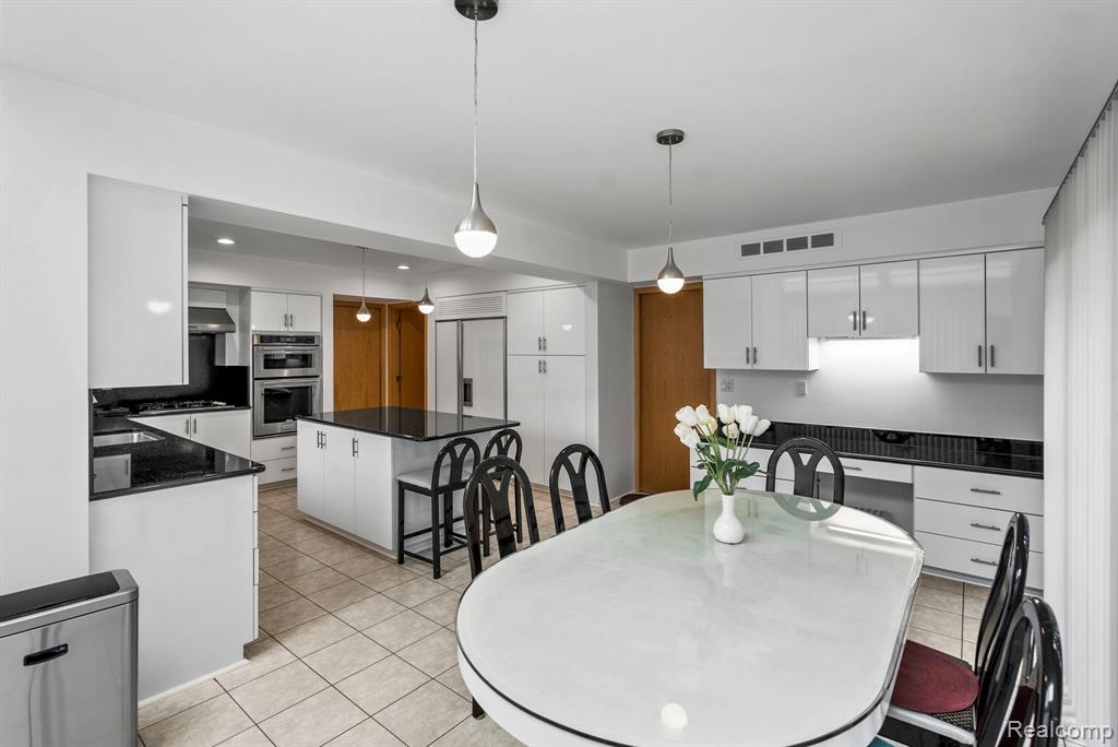5322 Pond Bluff Drive, West Bloomfield, MI 48323 — Photo 31