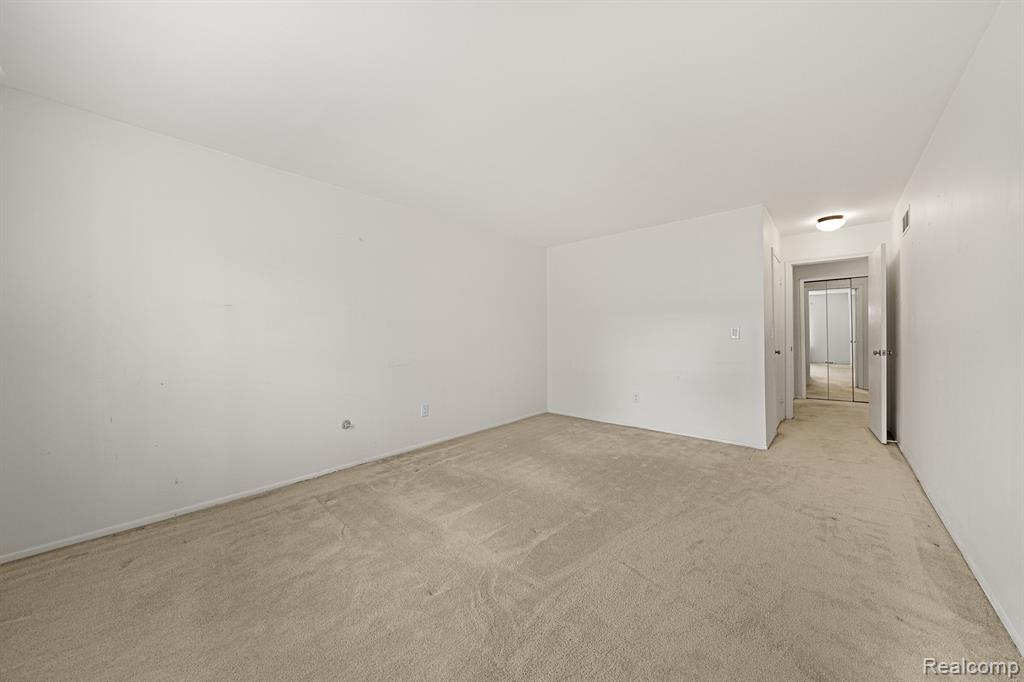 27654 E Echo, 132, Farmington Hills, MI 48334 — Photo 8