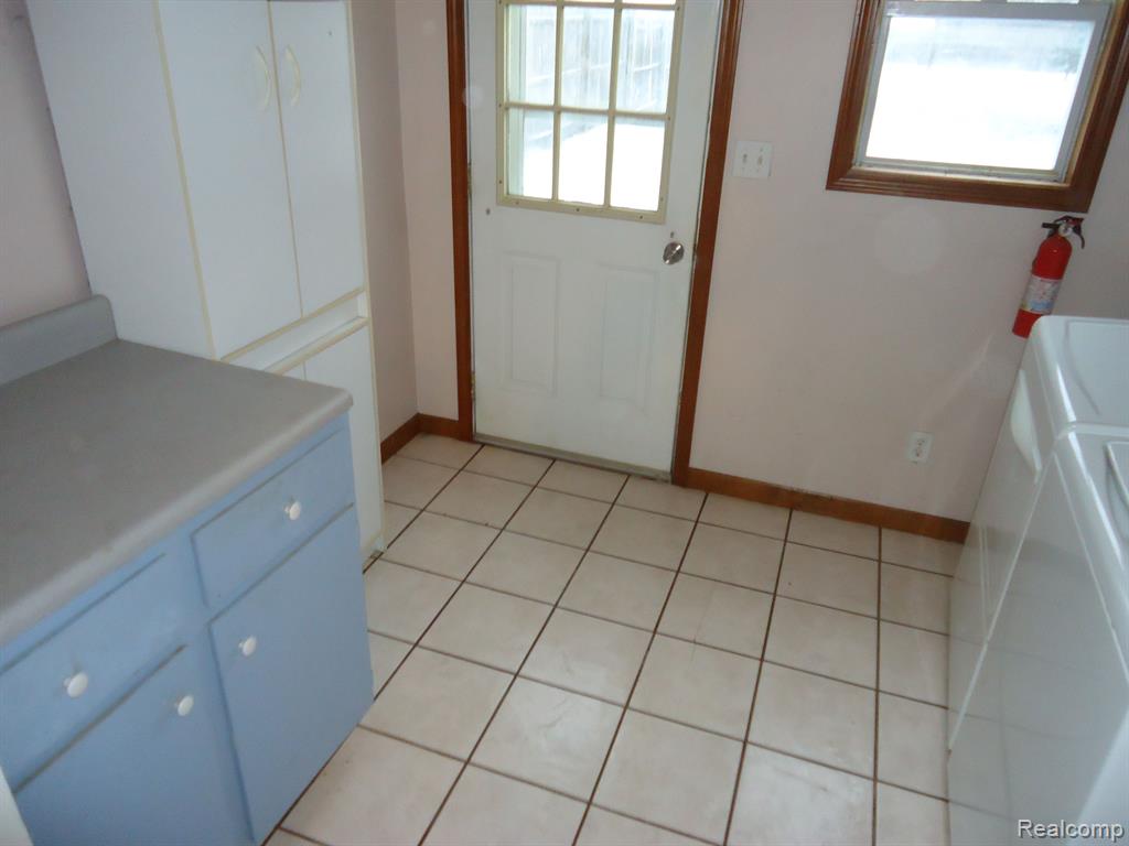 595 S RIVER Road, Saginaw, MI 48609 — Photo 17