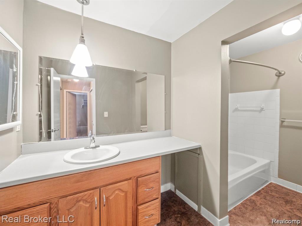 4905 Crooks Road, Royal Oak, MI 48073 — Photo 16