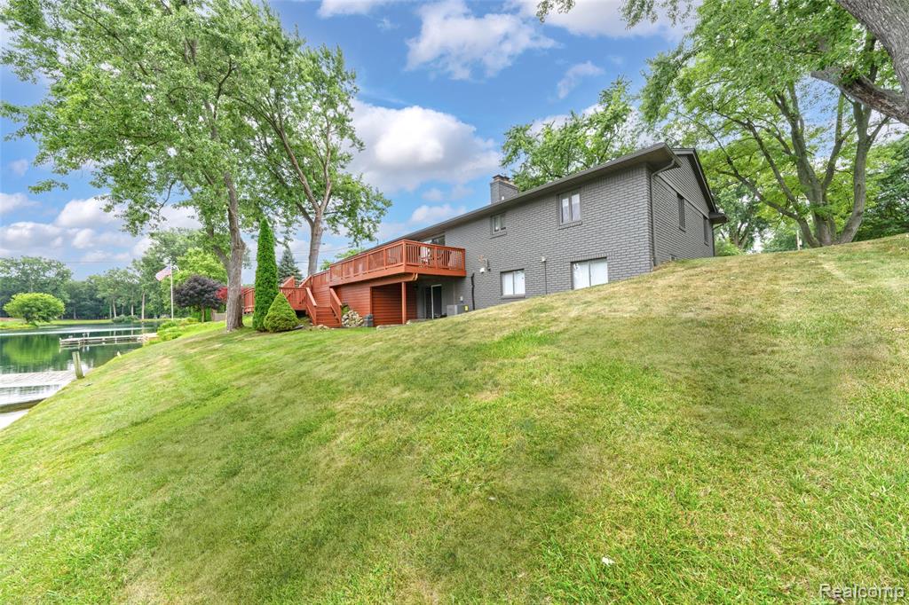 5780 Southward Avenue, Waterford, MI 48329 — Photo 31