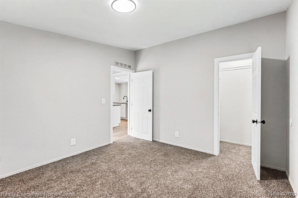 45822 Bonaventure Dr, Macomb, MI 48044 — Photo 11