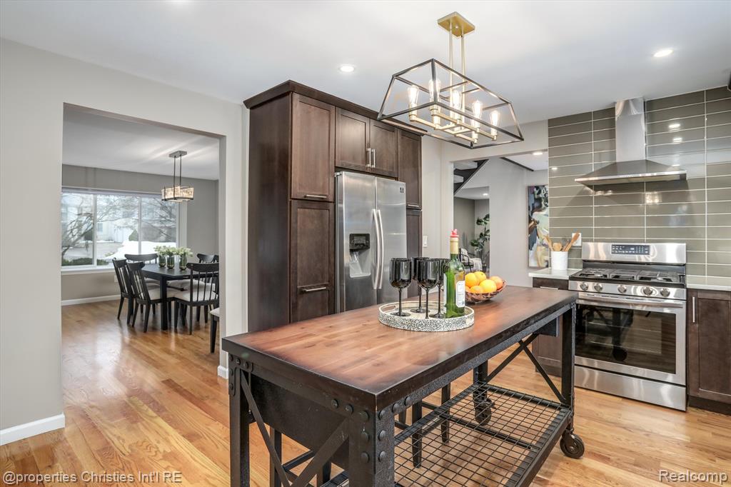 5896 NANEVA Court, West Bloomfield, MI — Photo 18