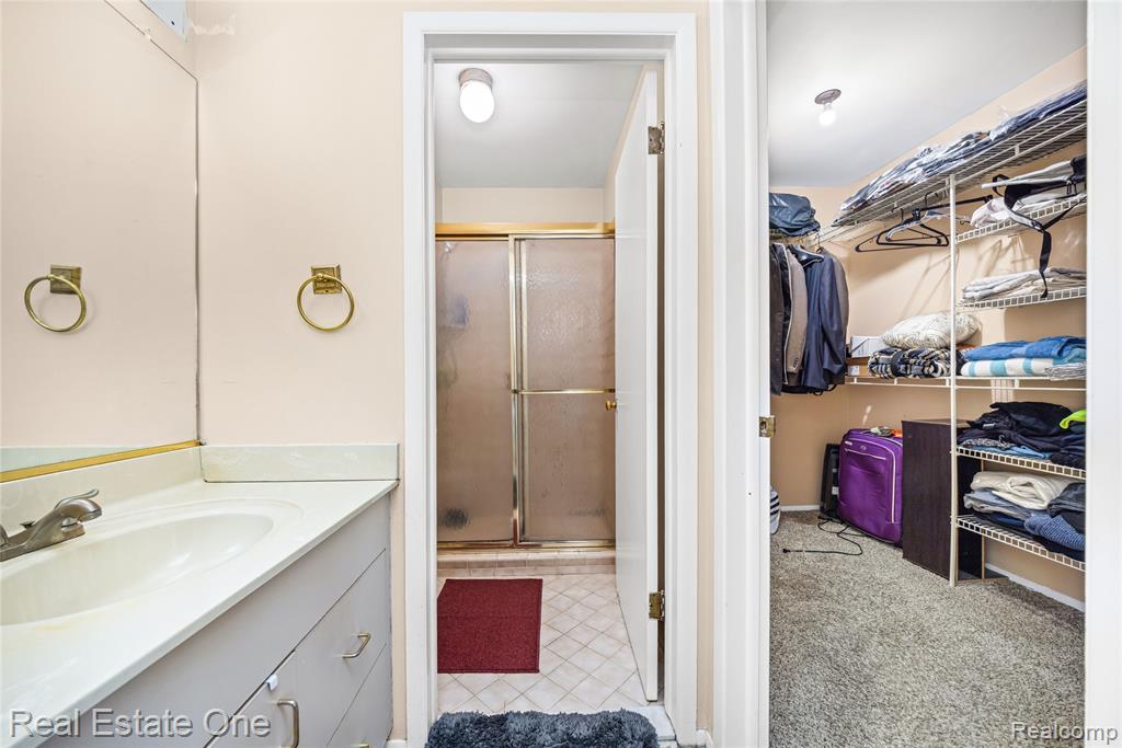 5226 Brett Court, West Bloomfield, MI — Photo 32