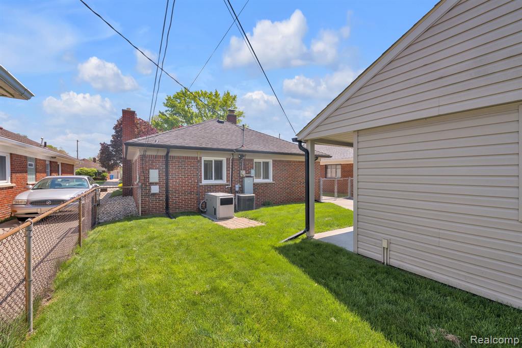 5725 Burger Street, Dearborn Heights, MI 48127 — Photo 27
