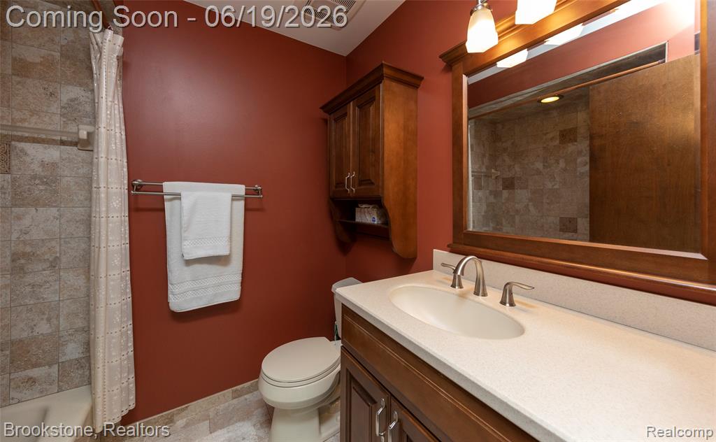 12168 CARRIAGE TRAIL Circle, Davisburg, MI 48350 — Photo 37