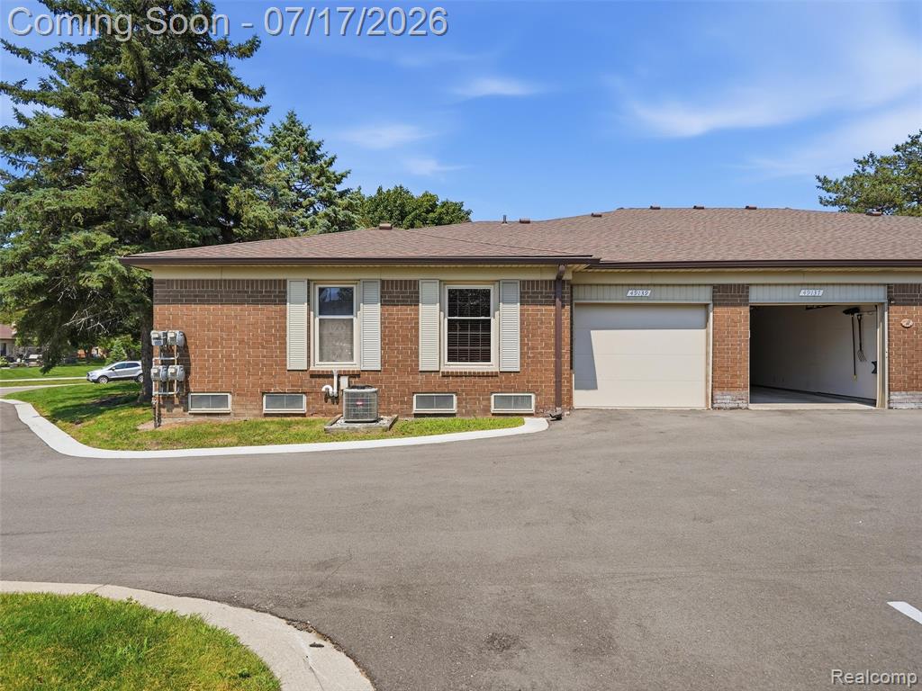 49139 Conway Court, 25, Utica, MI 48315 — Photo 6