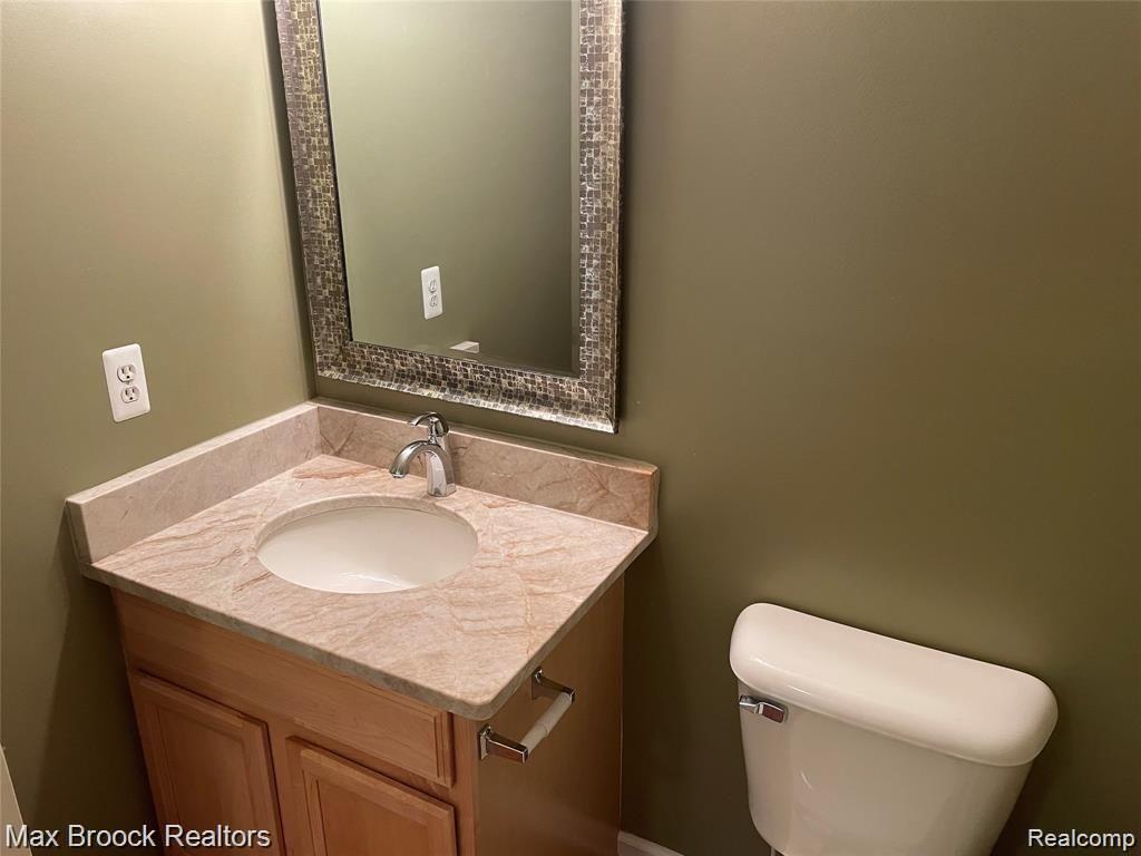 754 SANDALWOOD Drive, Troy, MI 48085 — Photo 21