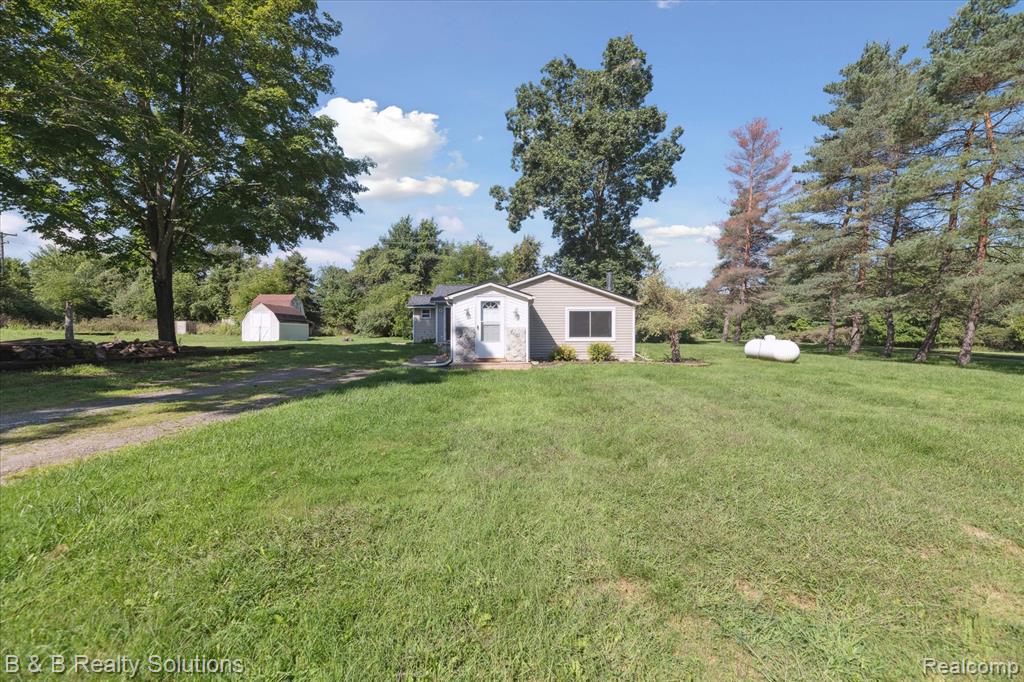 5159 Millis Road, North Branch, MI 48461 — Photo 3