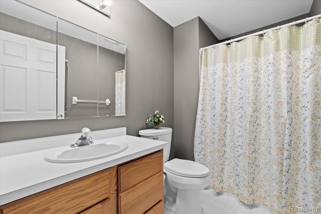 10484 Northvalley Court, Hartland, MI 48353 — Photo 30