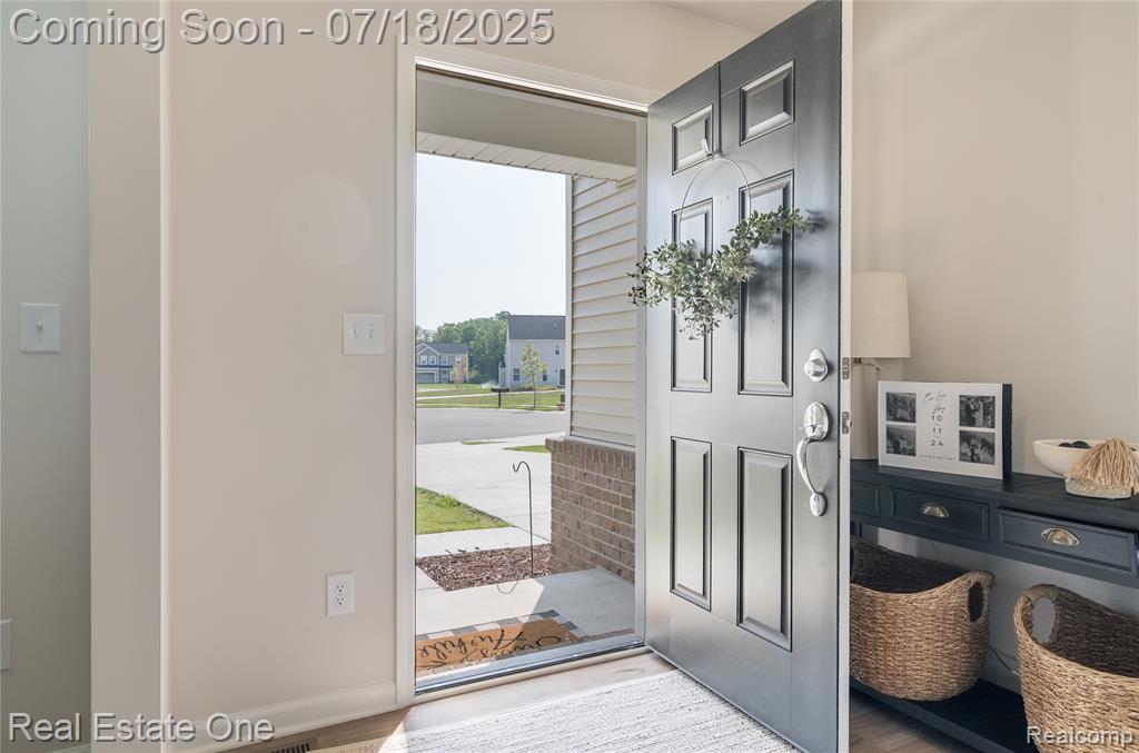 520 Lake Village, Waterford, MI 48328 — Photo 5