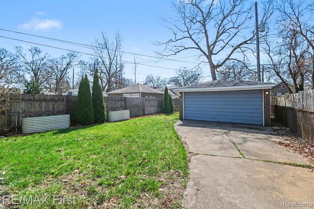 560 E Oakridge Street, Ferndale, MI 48220 — Photo 26