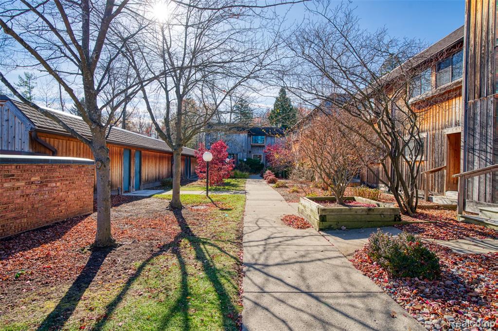 2155 Pauline Court, Ann Arbor, MI 48103 — Photo 2
