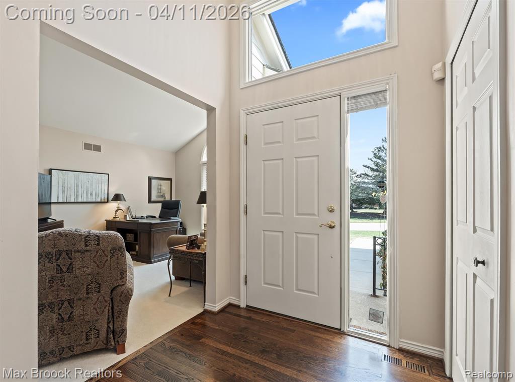 5010 Lake Vista Drive, West Bloomfield, MI 48323 — Photo 2