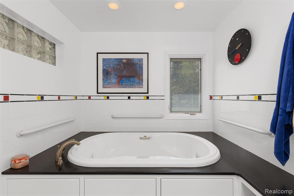 12959 Talbot Lane, Huntington Woods, MI — Photo 23