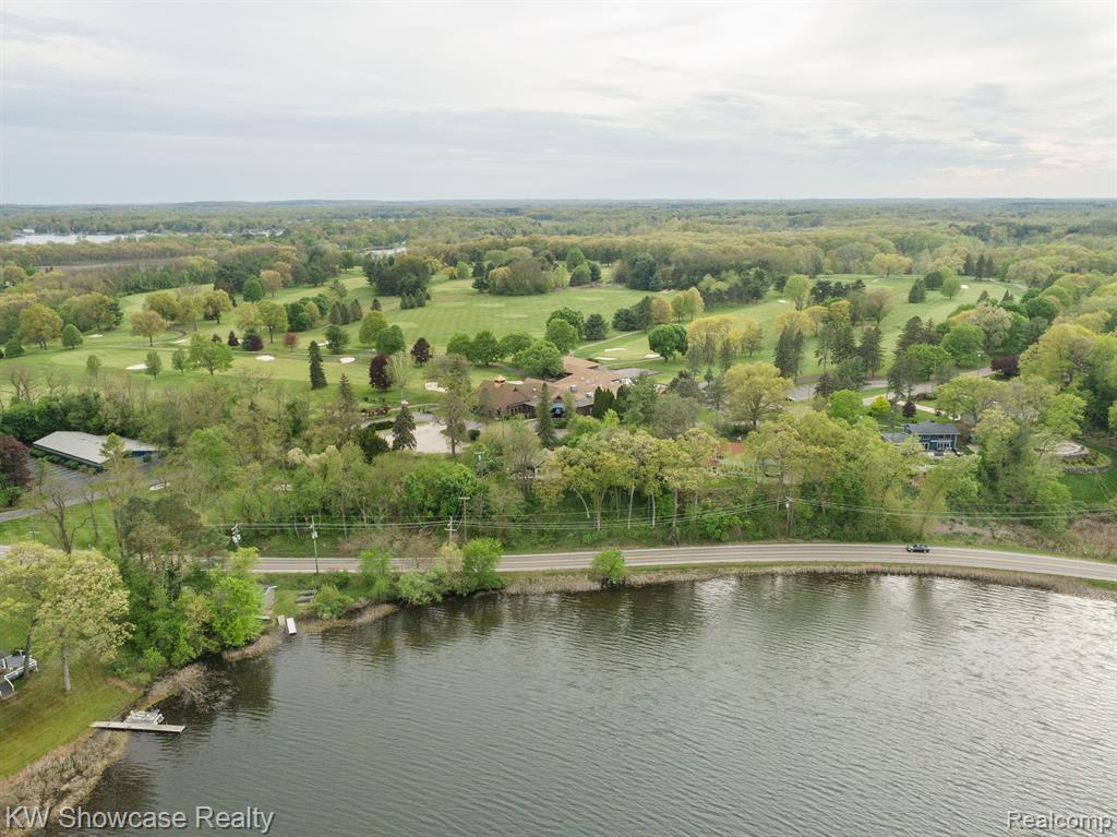 5867 COMMUNITY Drive, Brighton, MI 48116 — Photo 12
