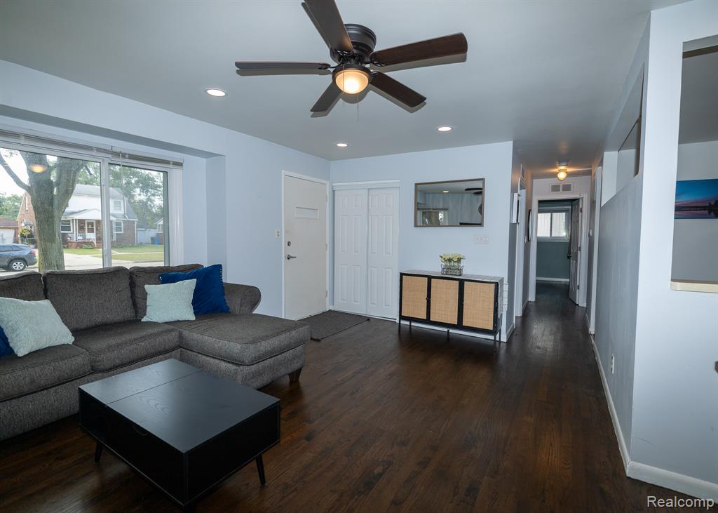 853 E Lincoln Avenue, Madison Heights, MI 48071 — Photo 6