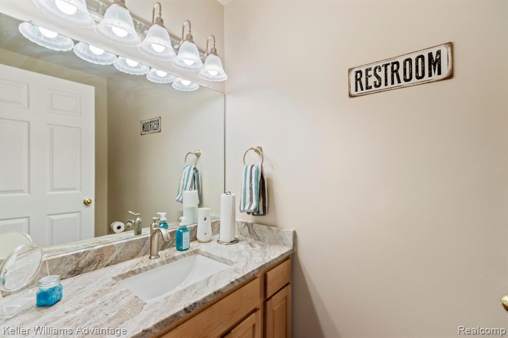 8079 THORNHILL Drive, Ypsilanti, MI 48197 — Photo 25