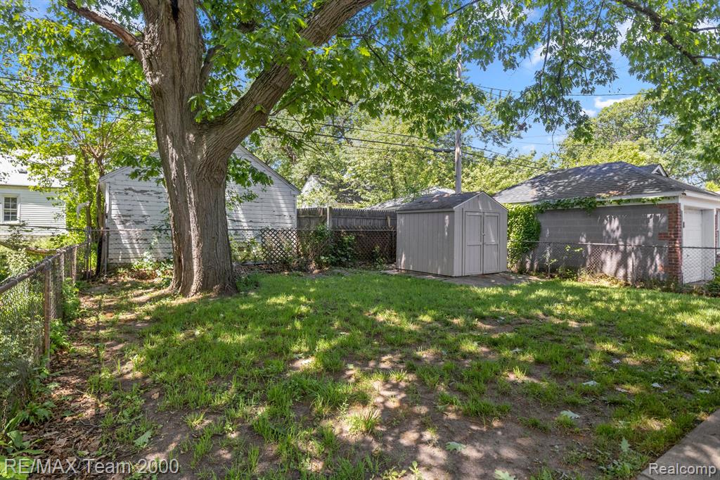 421 GARDENDALE Street, Ferndale, MI 48220 — Photo 5