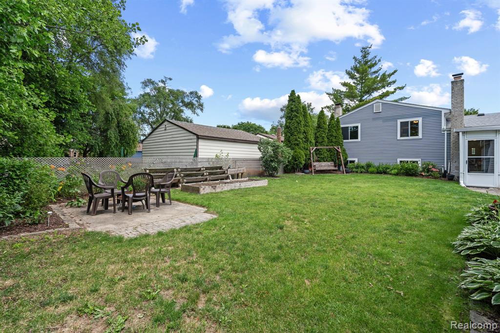 43057 Bond Court, Sterling Heights, MI 48313 — Photo 13