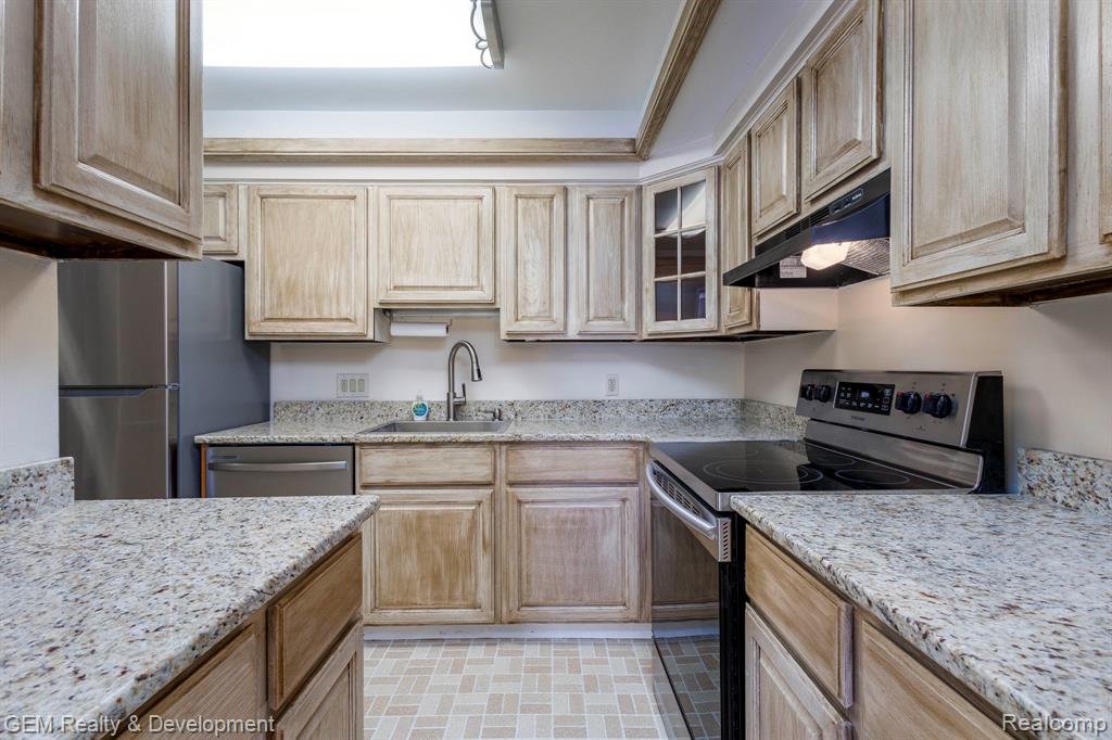 19627 Neptune Court, Northville, MI 48167 — Photo 11
