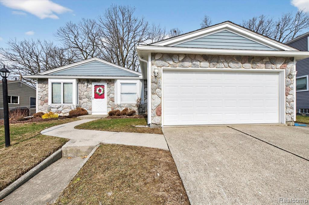 751 Norchester Street, South Lyon, MI 48178 — Photo 27