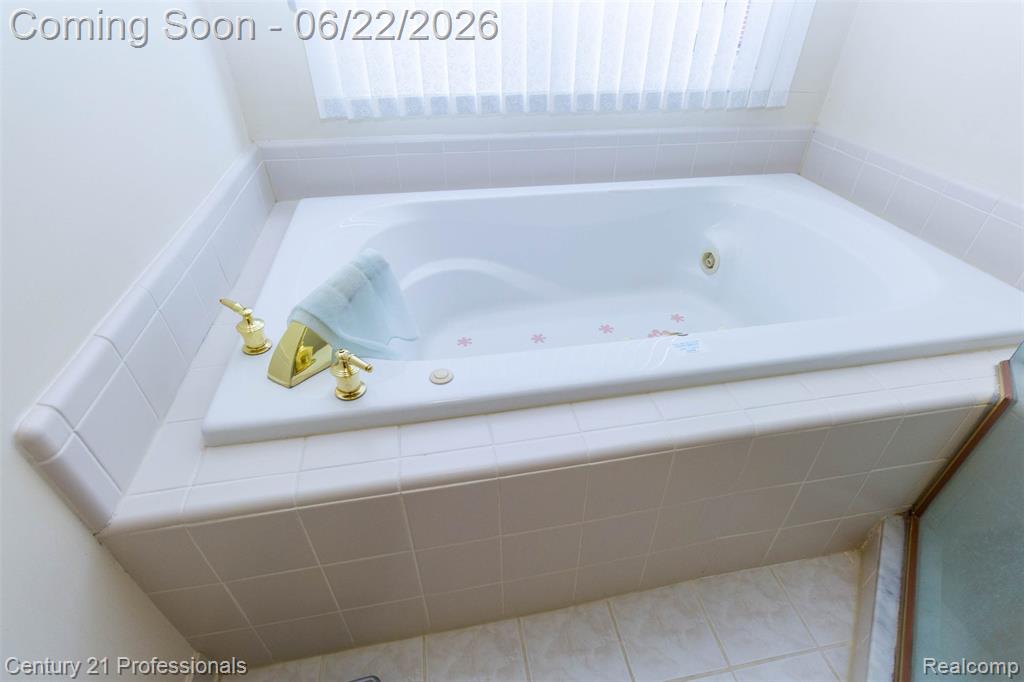 8225 Brookstone Lane, Clawson, MI 48348 — Photo 25