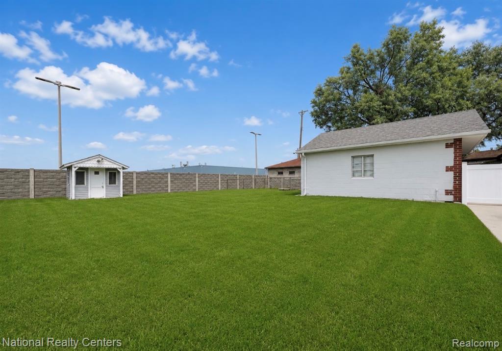 7285 Helen, Center Line, MI 48015 — Photo 29