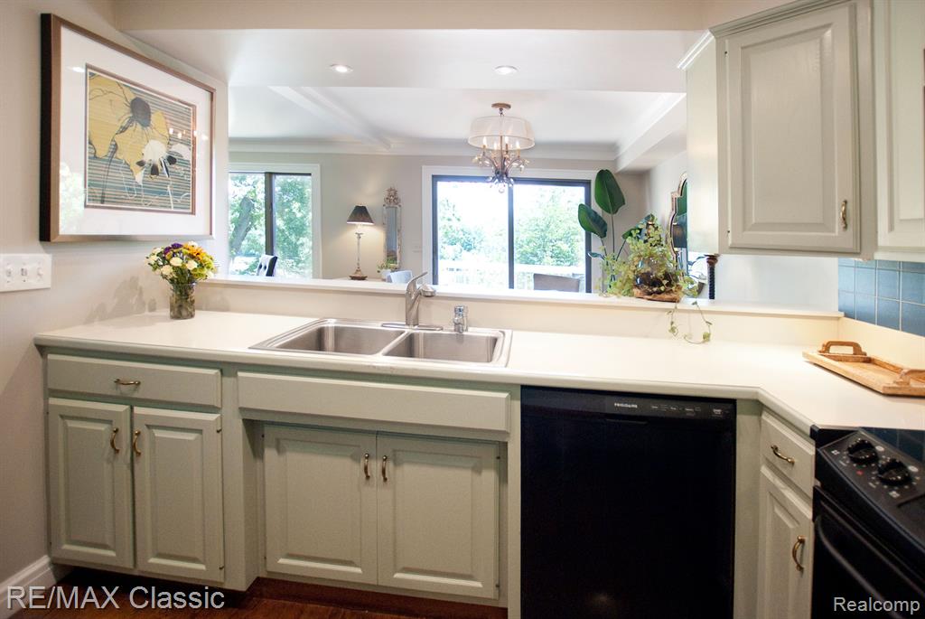 218 Whitlock Street, 10, Saline, MI 48176 — Photo 15