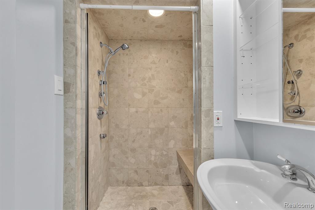 6576 Inkster Road, West Bloomfield, MI — Photo 43