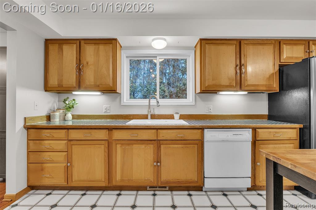 9035 Farmington Road, Livonia, MI 48150 — Photo 16