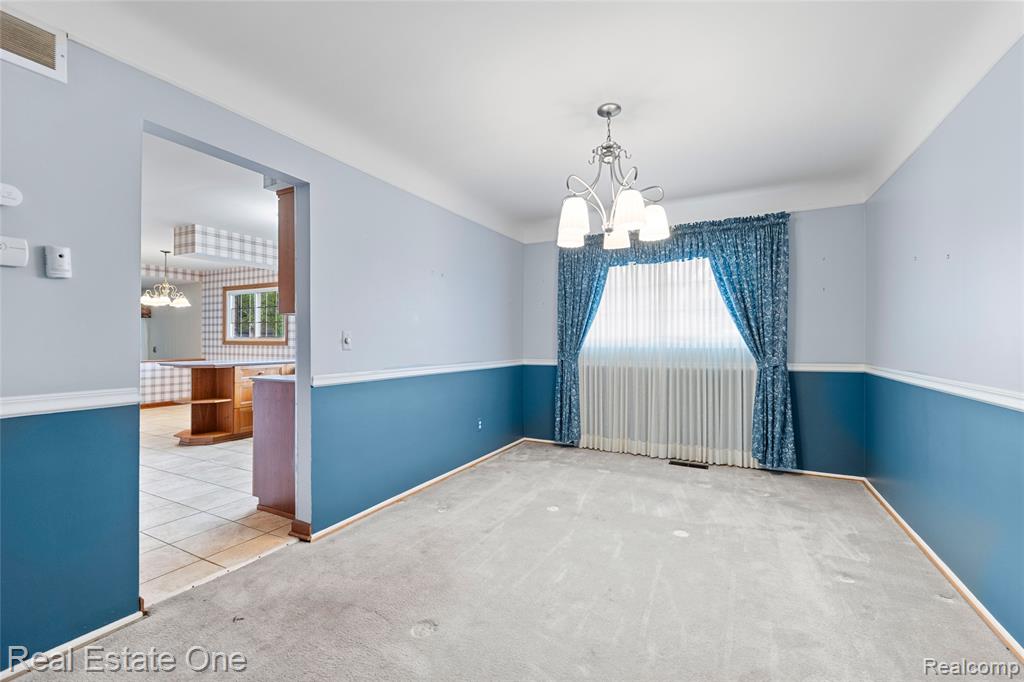 25574 Wilson Drive, Dearborn Heights, MI 48127 — Photo 28