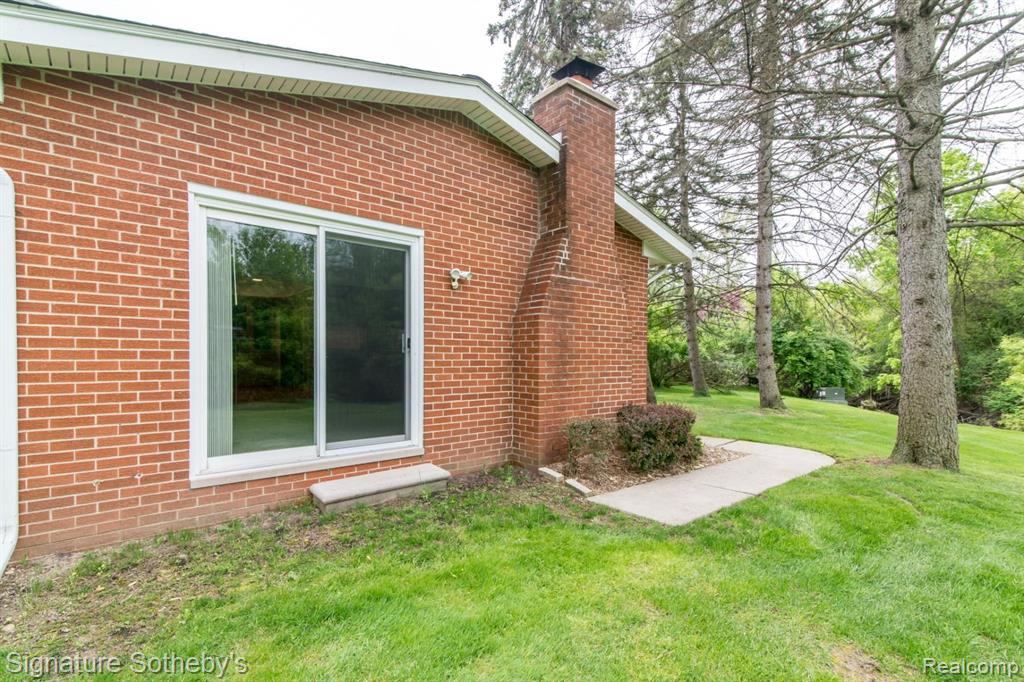 6279 WALKER Court, Troy, MI 48085 — Photo 55