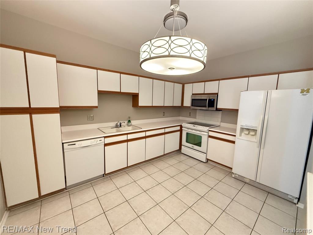 41855 CANTEBURY Drive, Novi, MI — Photo 3