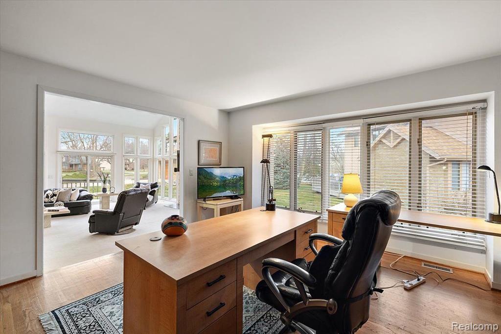 5385 POND BLUFF Drive, West Bloomfield, MI 48323 — Photo 30