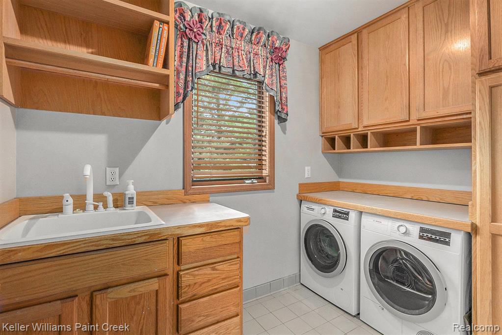 556 ORCHARD RIDGE Drive, Lake Orion, MI 48362 — Photo 18
