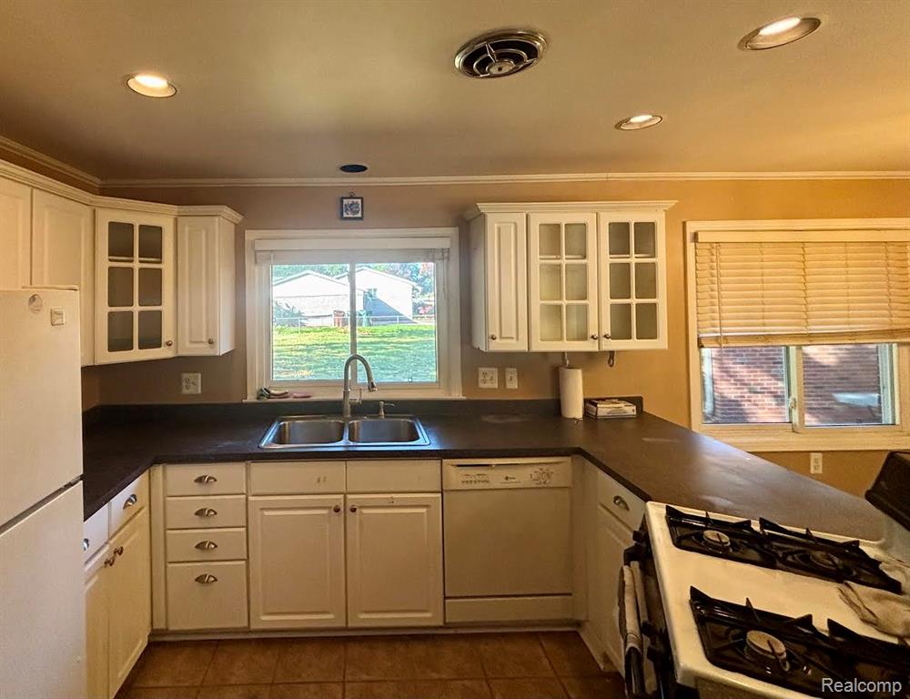 51281 Shelby Road, Shelby Twp, MI 48316 — Photo 9