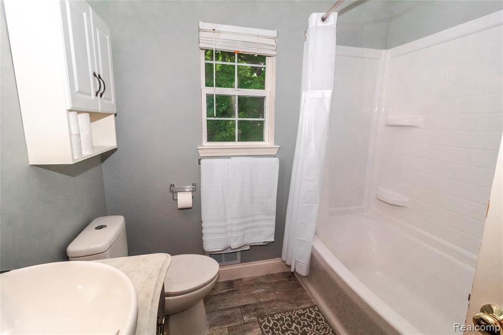 8314 Mill Pointe Court, Goodrich Vlg, MI — Photo 35