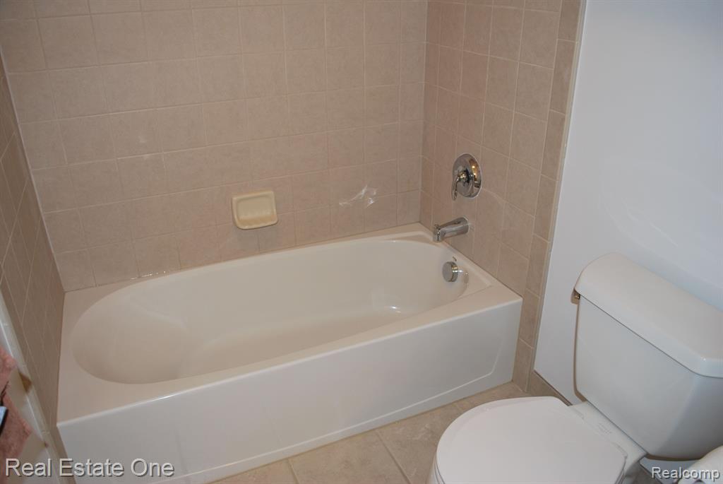 49664 TAFT Lane, Canton, MI 48188 — Photo 57