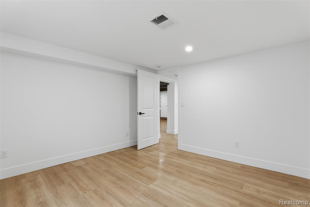 18001 Elizabeth Street, Roseville, MI 48066 — Photo 35